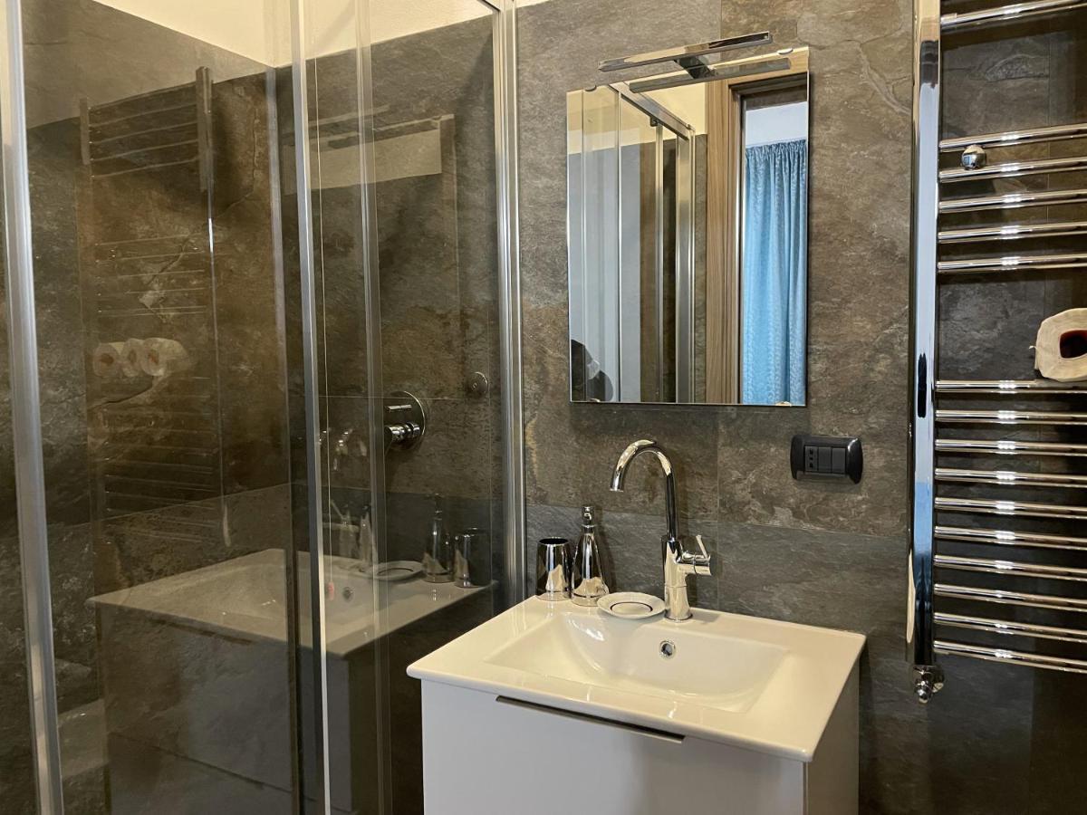 Poste Regie - Milan Guest House Bagian luar foto
